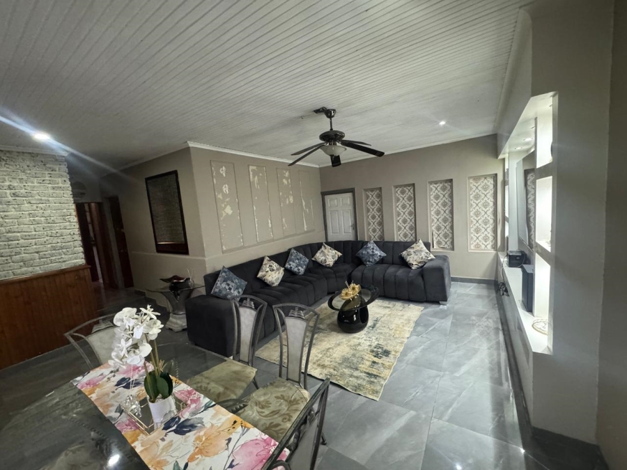 5 Bedroom Property for Sale in Amalinda Eastern Cape